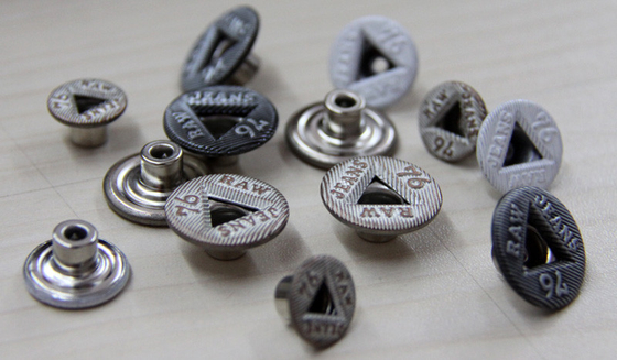 Jepret / Menjahit Pakaian Pakaian Kustom Painted In Gun Metal / Shiny Silver