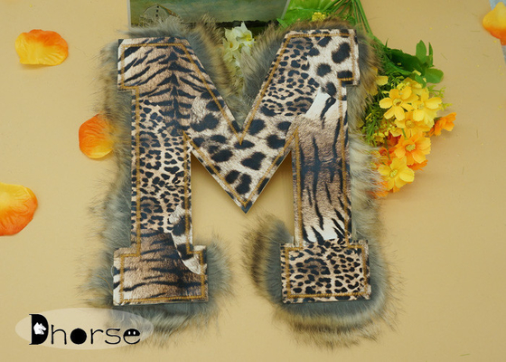 Huruf M Brown Leopard Percetakan Beaded Potong bordiran Untuk Pakaian