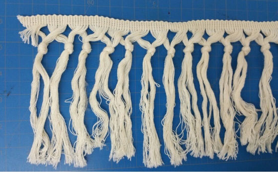 Fringe Dekorasi Lace Potong Hitam / Pola Putih 11cm Bunga Lembut