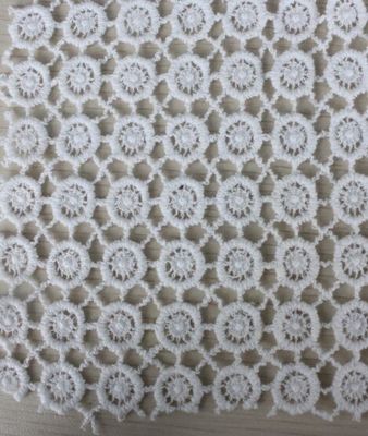 Pola Qmilch Larut Air Lace Lingkaran warna putih di Milk Cotton