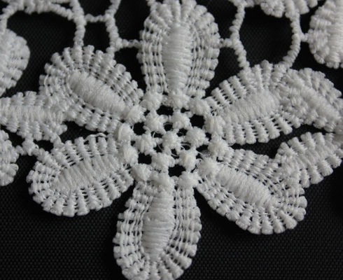 Qmilch Bordir Dekorasi Lace Potong Hitam / Putih 11cm Bunga Pola
