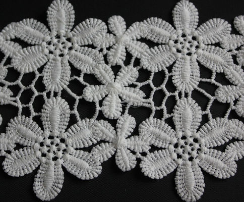 Qmilch Bordir Dekorasi Lace Potong Hitam / Putih 11cm Bunga Pola