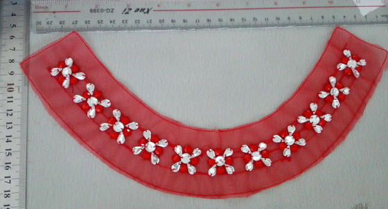 Ramah lingkungan Red Flower Beaded Collar Necklace Handmade Disesuaikan