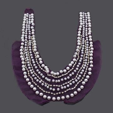 Ungu applique Fabric Bead Collar