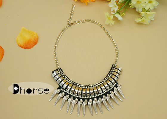Dekoratif Pernyataan Emas Chunky Beaded Collar Necklace For Ladies Gugatan