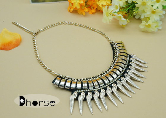 Dekoratif Pernyataan Emas Chunky Beaded Collar Necklace For Ladies Gugatan