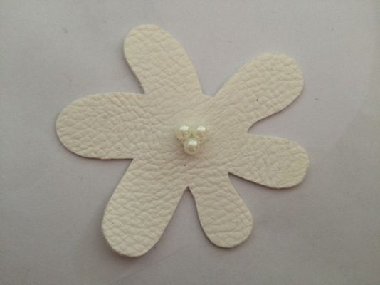 Elastis Garment Putih Bunga Buatan Korsase dengan 3D / Beads Disesuaikan