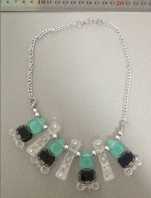 ABS dan Paduan tangan membuat kalung biru hitam dan jelas dengan rantai emas